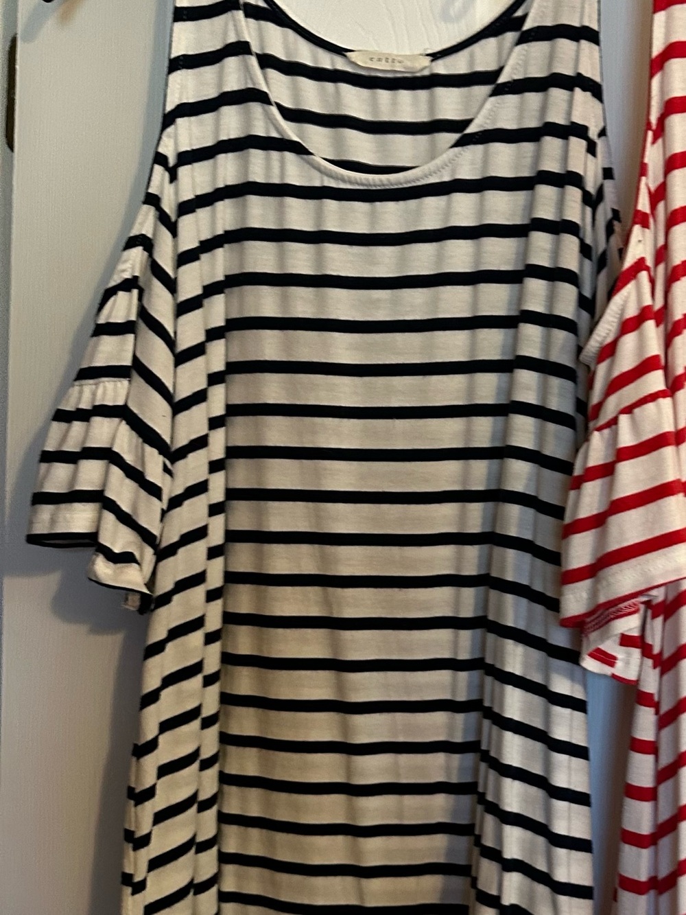 Entro close shoulder top sz medium